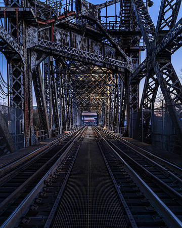 railroad bridge in Chi-town